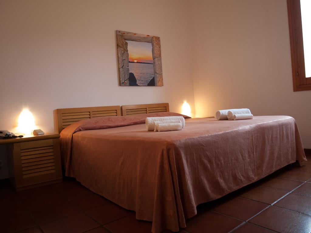 Hotel Garibaldi La Maddalena  Habitación foto