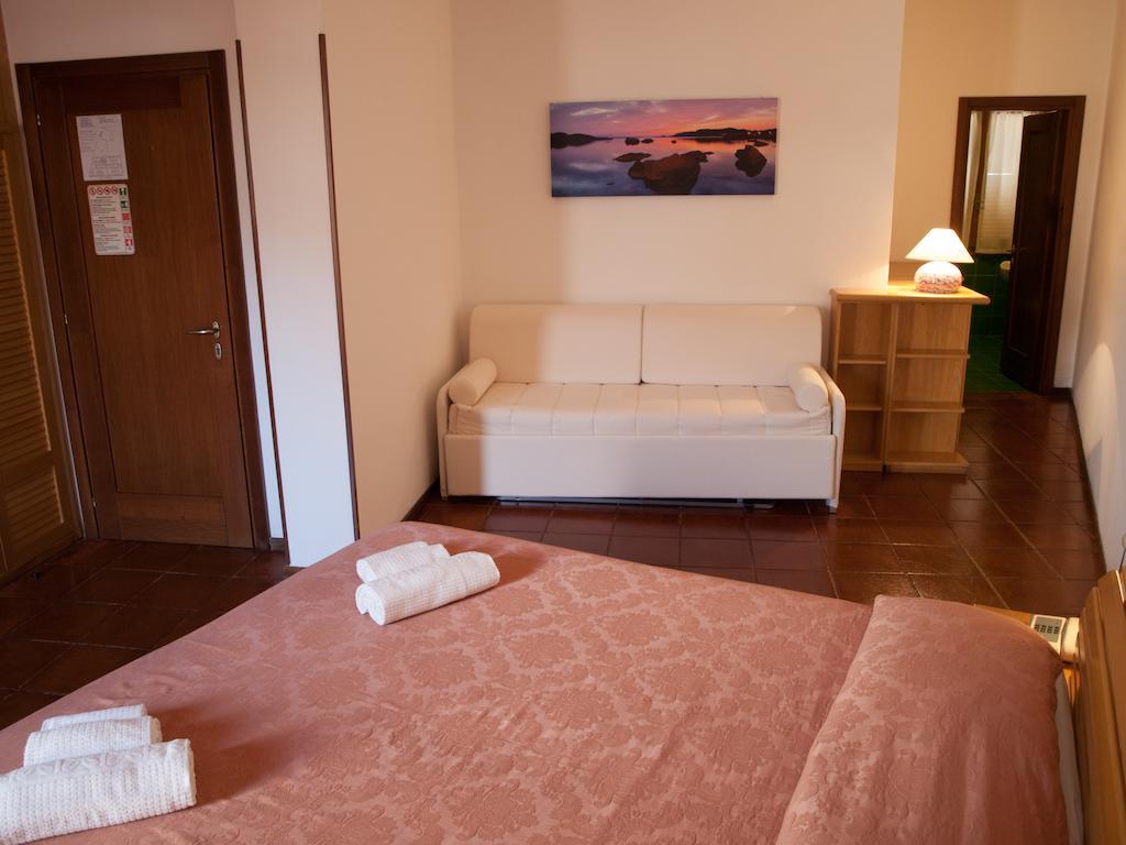 Hotel Garibaldi La Maddalena  Habitación foto