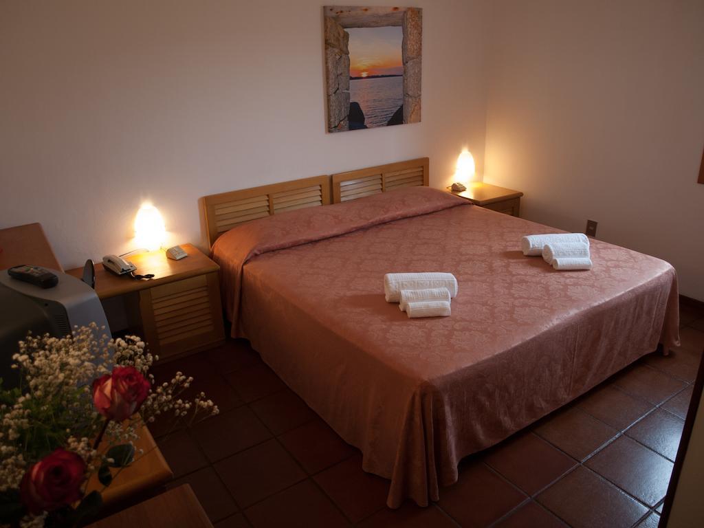 Hotel Garibaldi La Maddalena  Habitación foto